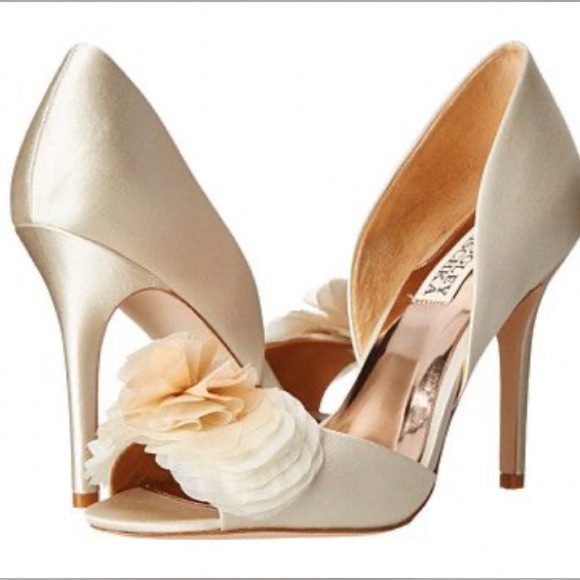 Badgley Mischka Ginseng Satin Peep-Toe Ivory Pumps - Picture 1 of 12
